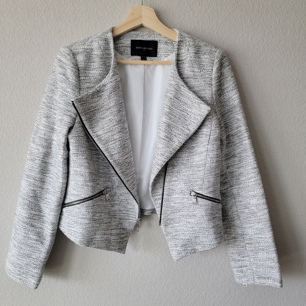 Banana Republic Moto Jacket| White/Blk Woven Silver Zip accents. Size 6 petit